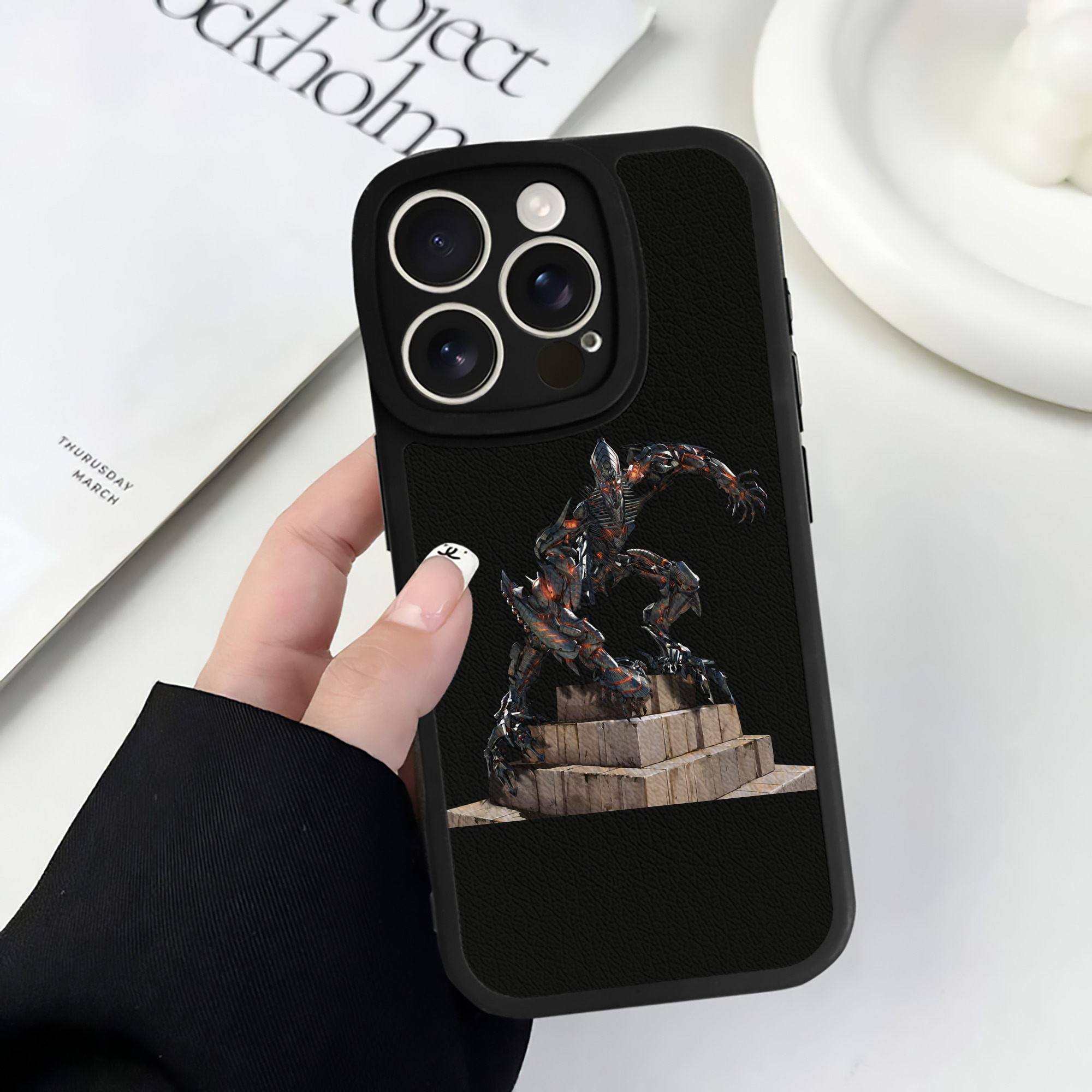 （画像用） Transformers トランスフォーマー 【iPhone 16シリーズ対応】シリコンスマホケース（レザー調） 材質：シリコン